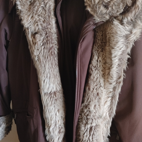 Jewelry and a winter jacket - Picture 6 of 6